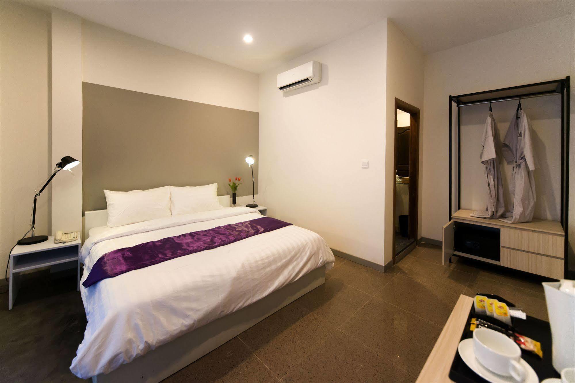 White Residence Hotel & Apartment Phnom Penh Zewnętrze zdjęcie